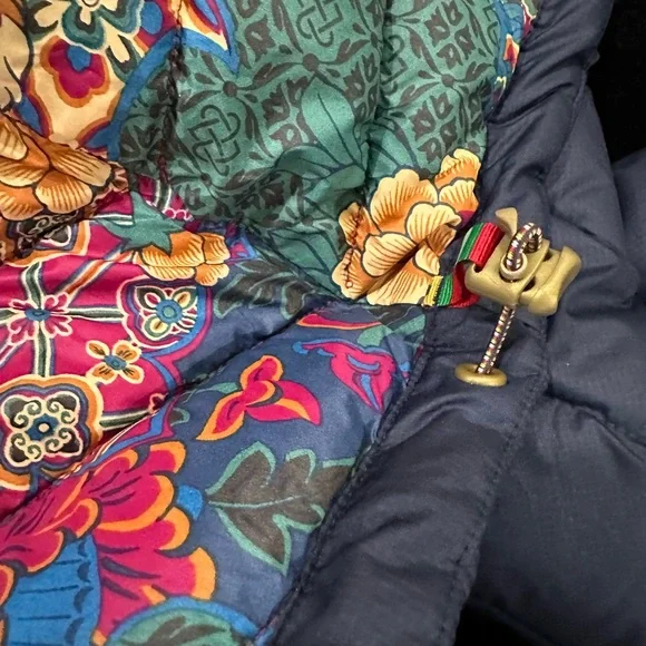 Sherpa Women's Navy Puffer Jacket with Floral Lining - Picture 6 of 6